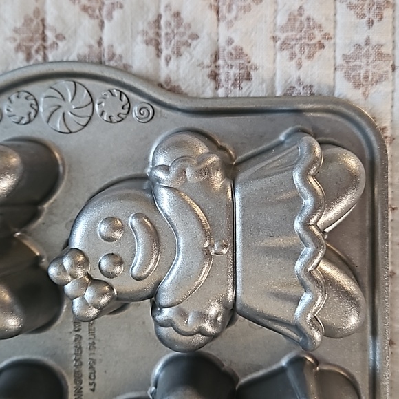 Nordic Ware Gingerbread Kids Cakelet Pan Christmas Mold - Picture 6 of 7